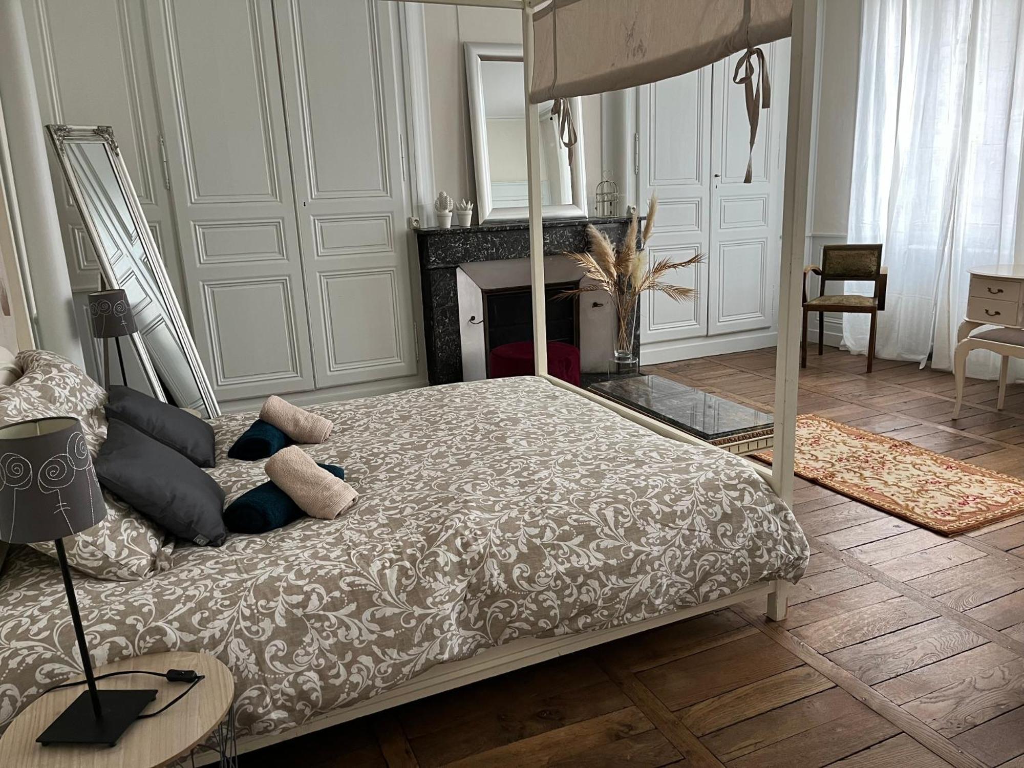 La Villa Louana 1 Appartement 160M2 Sobriete,Elegance En Coeur De Ville โอบุสซง ภายนอก รูปภาพ