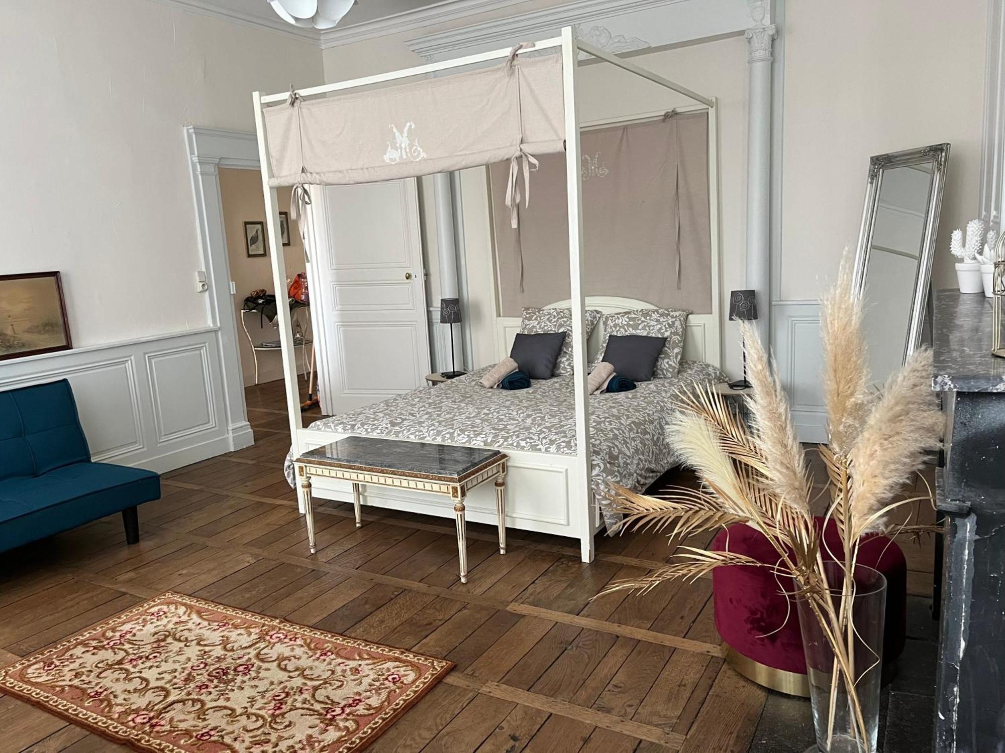 La Villa Louana 1 Appartement 160M2 Sobriete,Elegance En Coeur De Ville โอบุสซง ภายนอก รูปภาพ